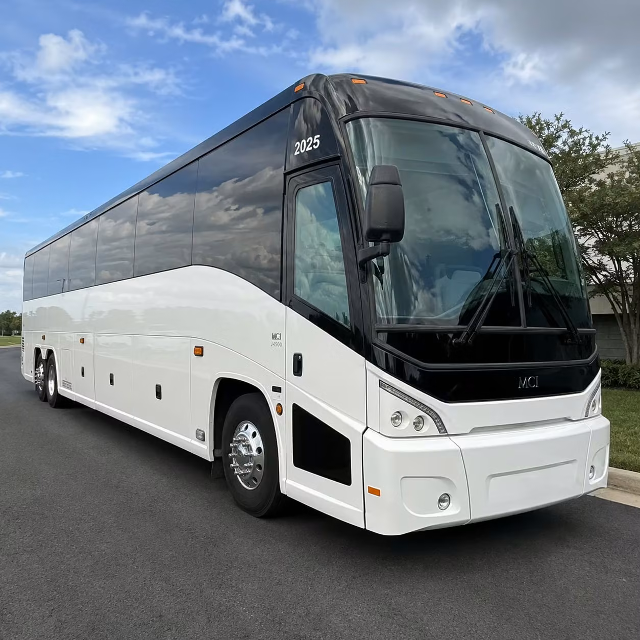 long distance corporate bus rentals for palmdale teams traveling statewide