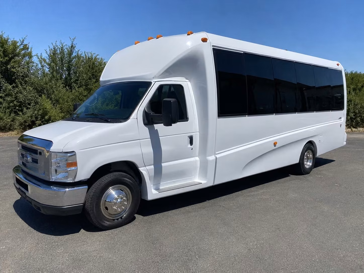 tailgate party buses and fan shuttles for palmdale group events